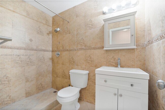 Building Photo - 2441 Tarpon Dr