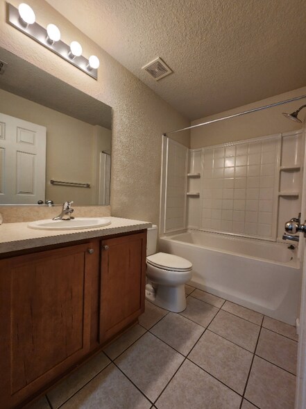 Building Photo - 5768 SW 40th Pl
