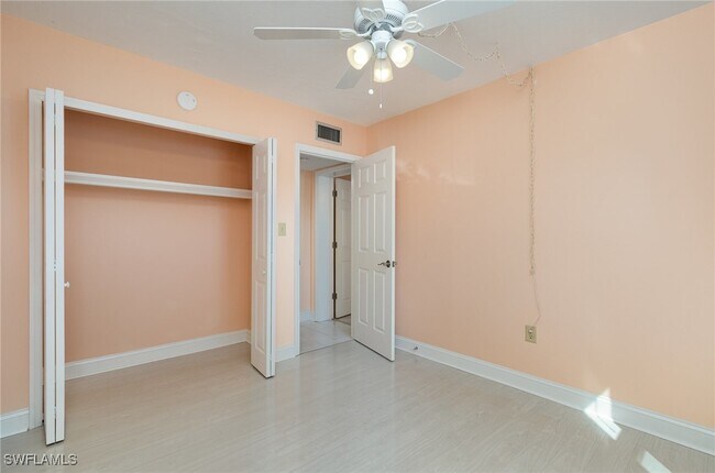 Building Photo - 4912 Vincennes St