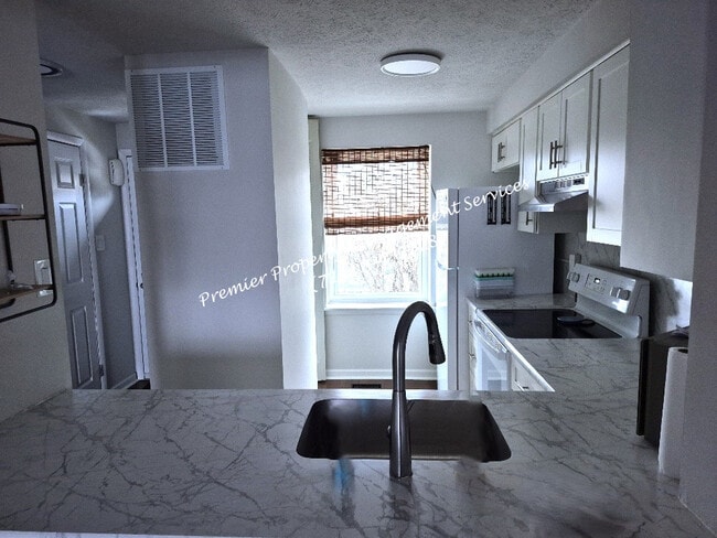 Building Photo - 7809 Lafayette Square