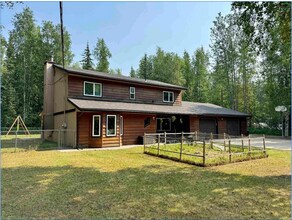 Building Photo - 4 bedroom / Pet friendly home in North Pol...