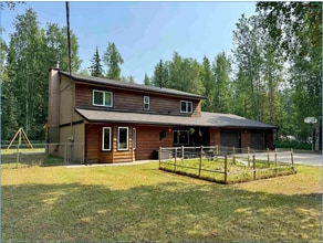 Building Photo - Take $500 off 1st month’s rent!4 bedroom /...