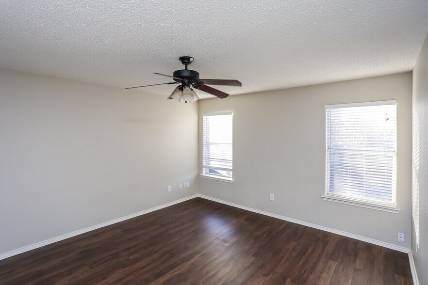 Building Photo - 4220 Fernleaf Dr