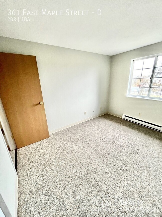 Building Photo - 361 E Maple St