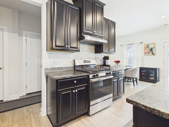 Building Photo - 555 Oliver Wy