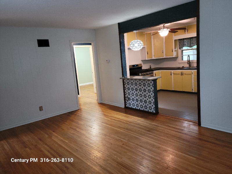 Building Photo - 5941 E Bellaire Ave