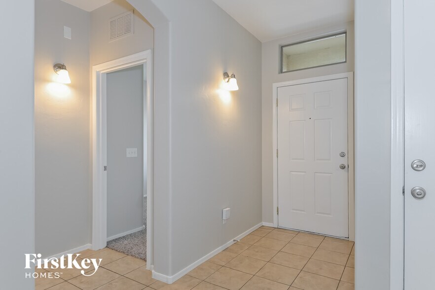 Building Photo - 11071 W Willow Field Dr