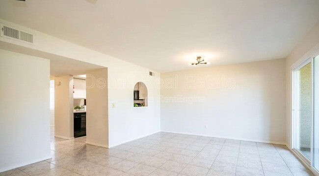 Building Photo - 1329 S Mitchell Dr