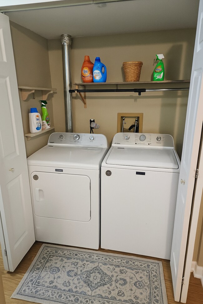 Building Photo - 332 Maplewood Dr