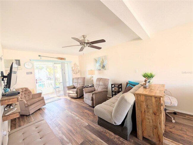 Building Photo - 2328 Canal Dr