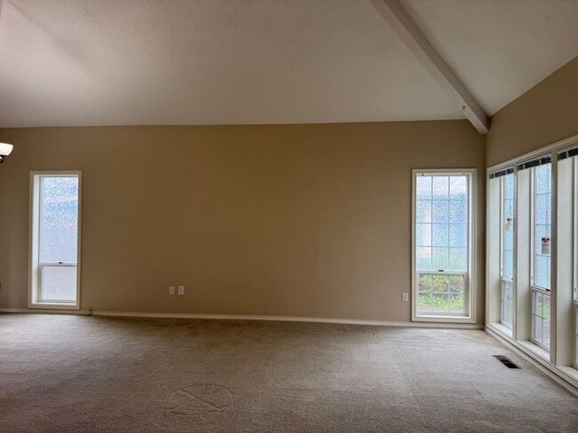 Building Photo - GREAT HOME IN CASCADE PARK. 3 bedrooms, 2 ...