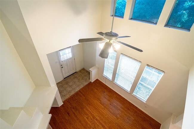 Building Photo - 16 Scarlet Woods Ct