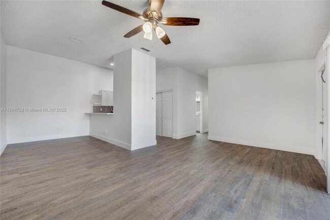 Building Photo - 3 bedroom in Hialeah FL 33015