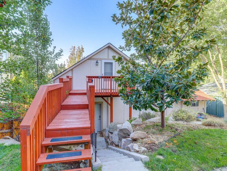 Building Photo - 1427 E Hays St