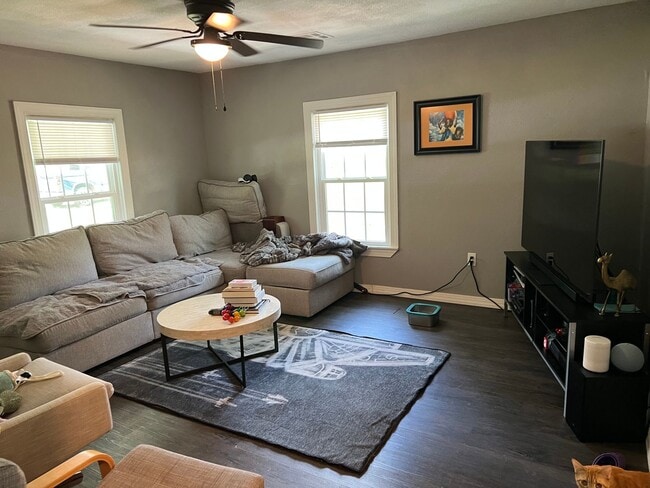 Building Photo - Comfort and Convenience : 3 Bedroom 2 Bath...