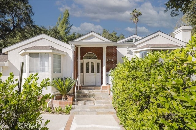 Building Photo - 2255 E Chevy Chase Dr