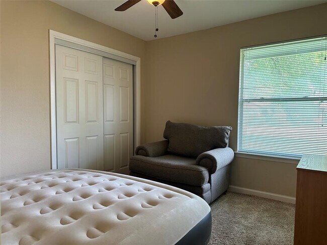 Building Photo - 1602 Sagebrush Dr