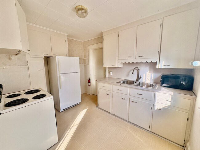 Building Photo - 211 Dudley Ave