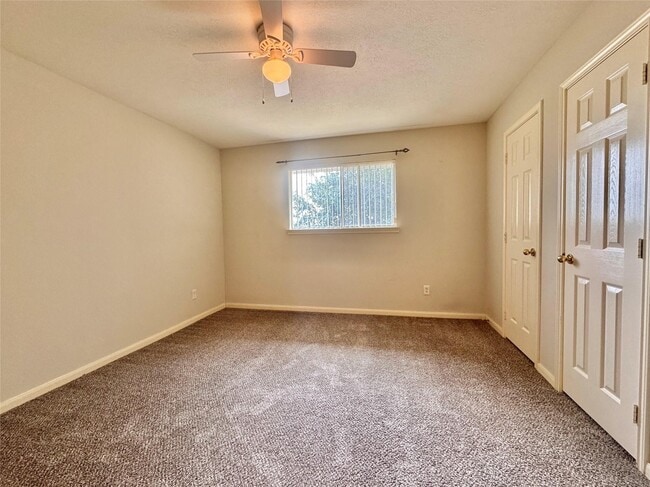 Building Photo - 8530 Regalbrook Dr