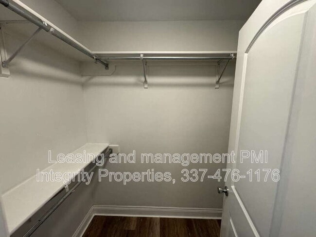 Building Photo - 127 Country Living Dr