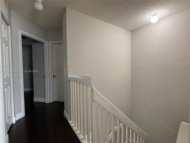 Building Photo - 17432 SW 140th Ct