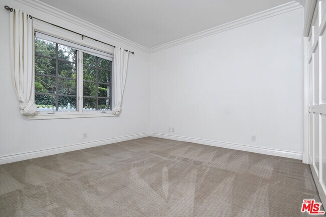 Building Photo - 3254 Oakdell Rd