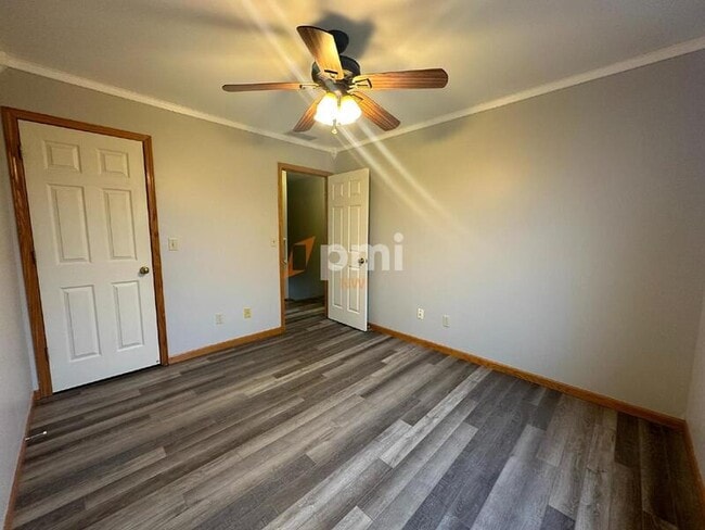 Building Photo - 343 Independence Dr