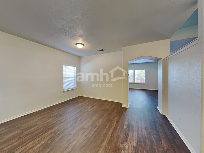 Building Photo - 318 Roswell Cyn