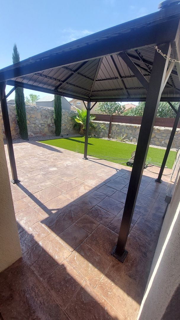 Building Photo - Backyard Oasis!!!  Beautiful 4 bedroom 2.5 bathroom 2 story home on corner lot!