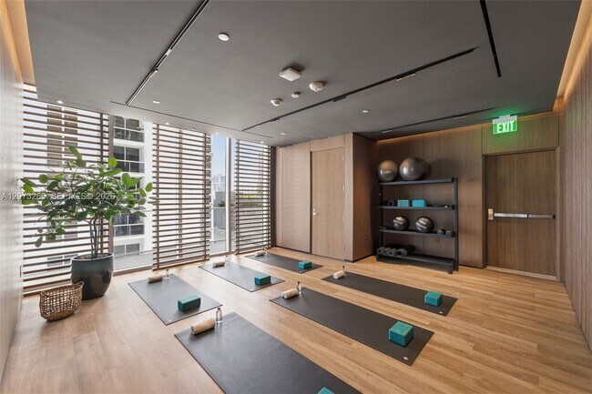 Building Photo - 1400 Biscayne Blvd