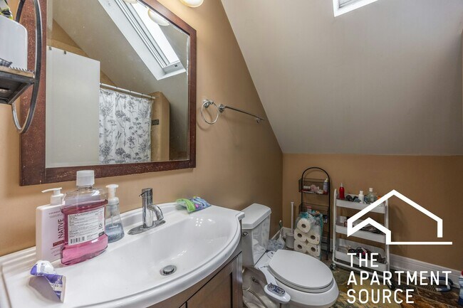Building Photo - 3023 N Oakley Ave