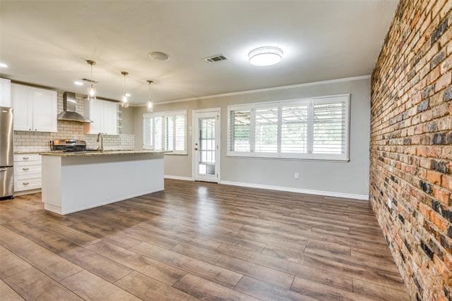 Building Photo - 1600 West Shore Dr