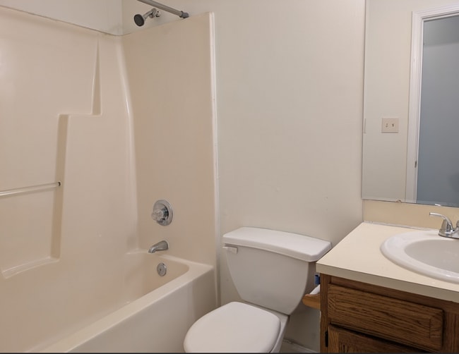 Building Photo - Move In ready Ranch style home located in ...