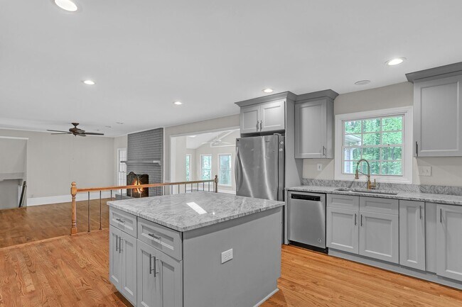 Building Photo - Prestigious Dunwoody Georgia