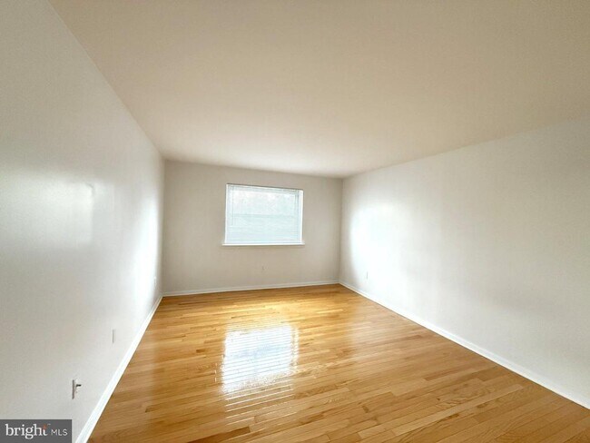 Building Photo - 606 Cooper Landing Rd