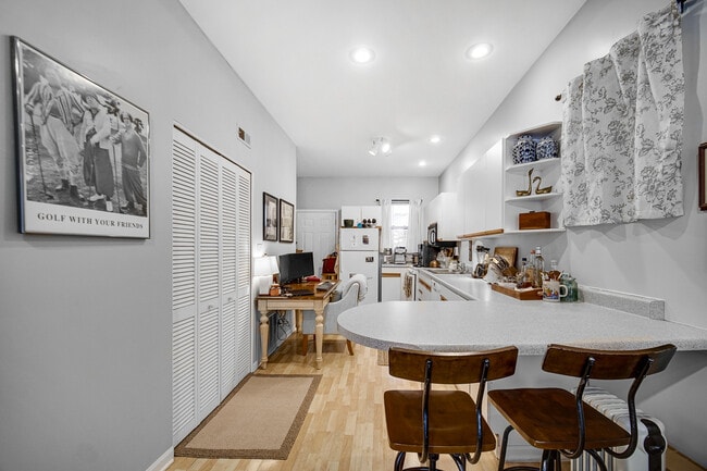 Building Photo - 2255 N Janssen Ave