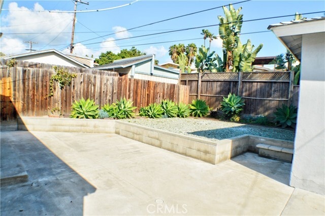 Building Photo - 123 W Avenida Valencia