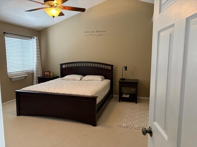 Building Photo - 1375 Burnett Dr