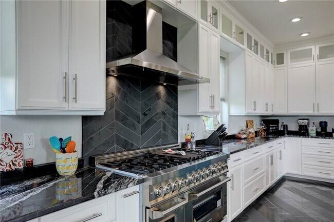 Building Photo - 7785 Grand Oak Cir