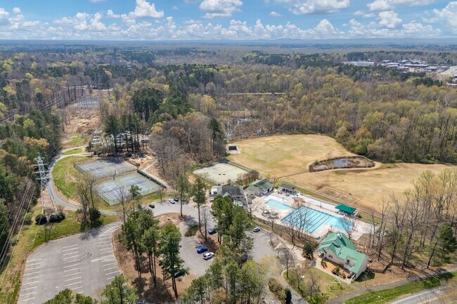 Building Photo - LOCATION!! Updated Townhome in Sought-After Durham Woodcroft neighborhood