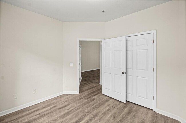 Building Photo - 8806 Fairview Bluff