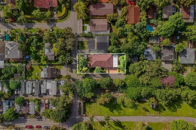 Building Photo - 4400 SW 9th Ln