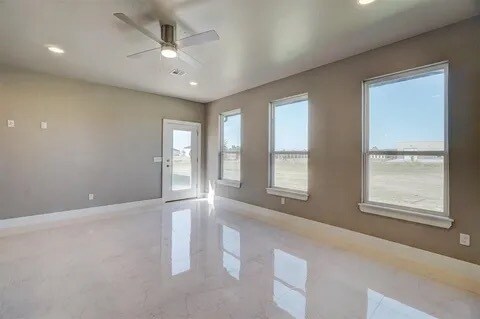 Building Photo - 621 Abadan Dr