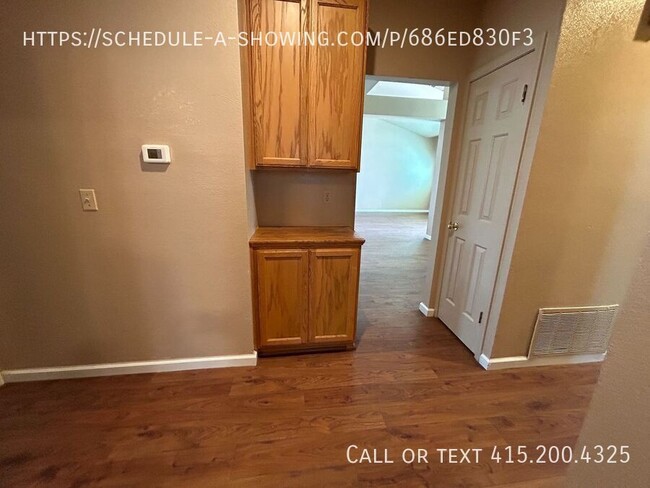 Building Photo - 637 Laurelwood Cir