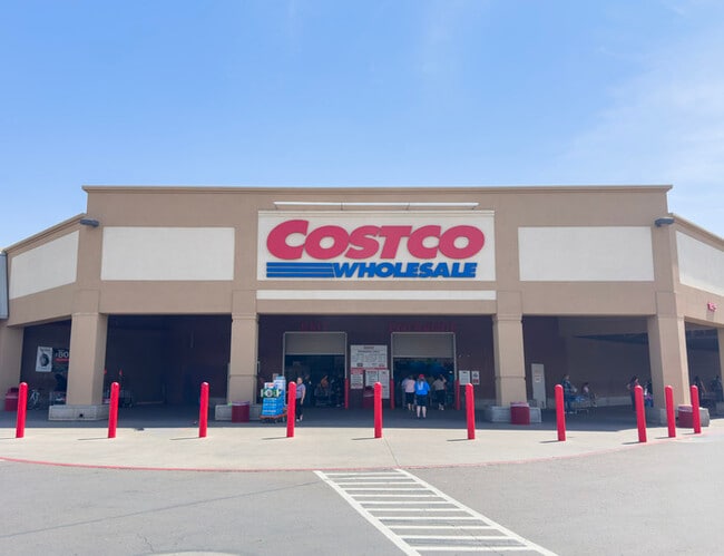 Building Photo - 3Bed/1Bath House at Chandler Blvd/McQueen Rd! Move-In Ready on 06/04/2026! -- NO HOA! RV GATE!