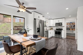 Building Photo - Stylish, Spacious & Steps from WWU and Fai...
