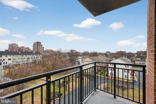 Building Photo - 2451 Midtown Ave