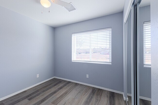 Building Photo - 9060 E Lakeshore Dr