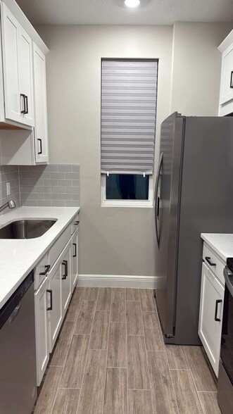 Building Photo - 10259 Pearson Ave