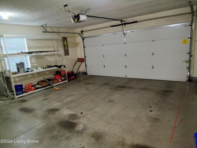 Building Photo - 10143 Spring Gate Dr